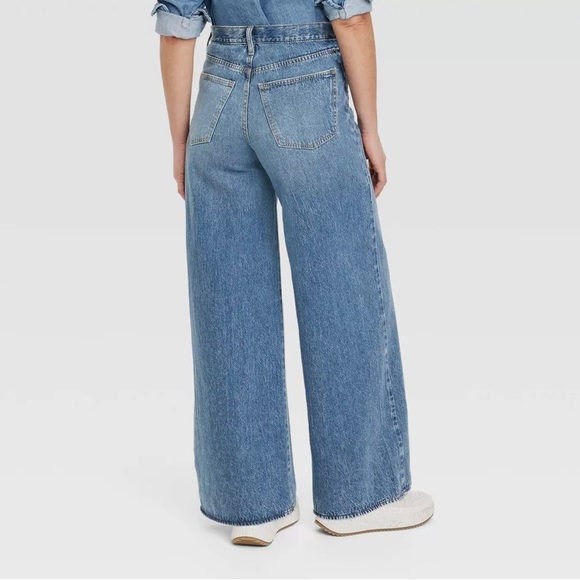 Universal Thread Mid Rise Relaxed Fit Wide Leg Full Jeans Medium Wash 0 - Picture 3 of 6